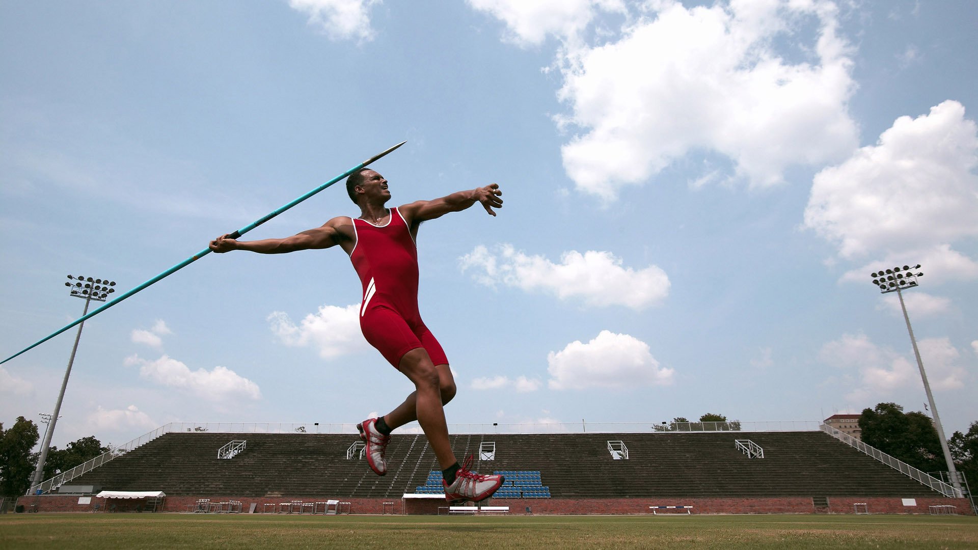 “马科斯·梅特罗的防守反击技术，助力美洲狮队实现跨越式发展”